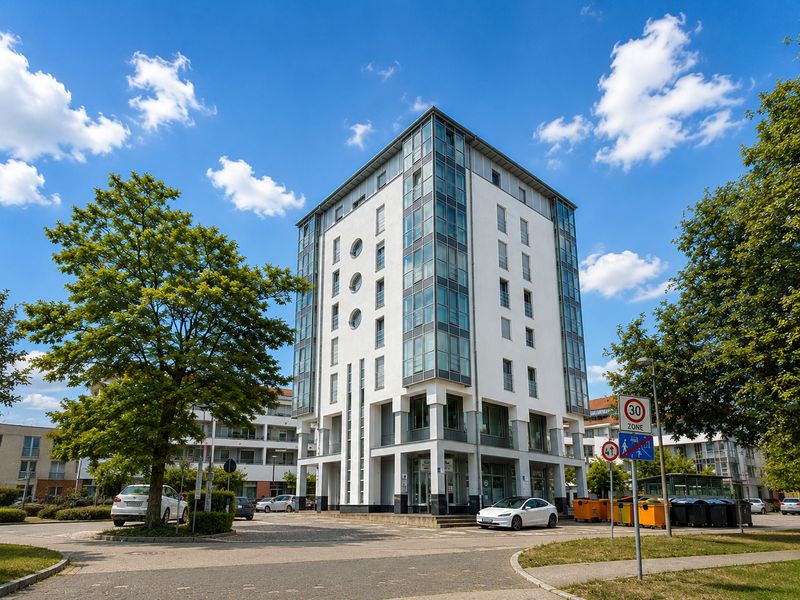 **HAUNSTETTEN** Moderne und lichtdurchflutete 2 ZKB- Wohnung mit TG- Stellplatz im Campanile